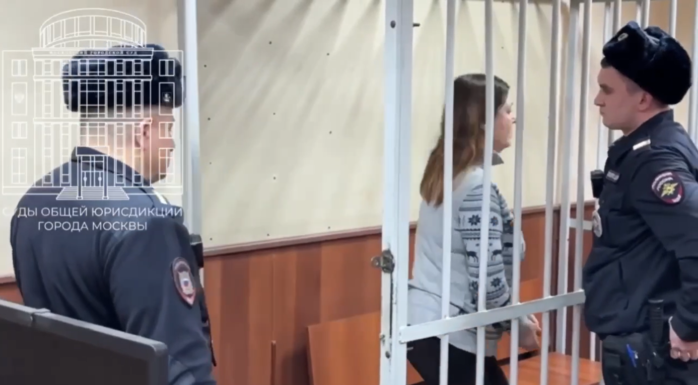 Мавзолейдегі Ленинді өртеймін деп қорқытқан әйел 4 жылға сотталды